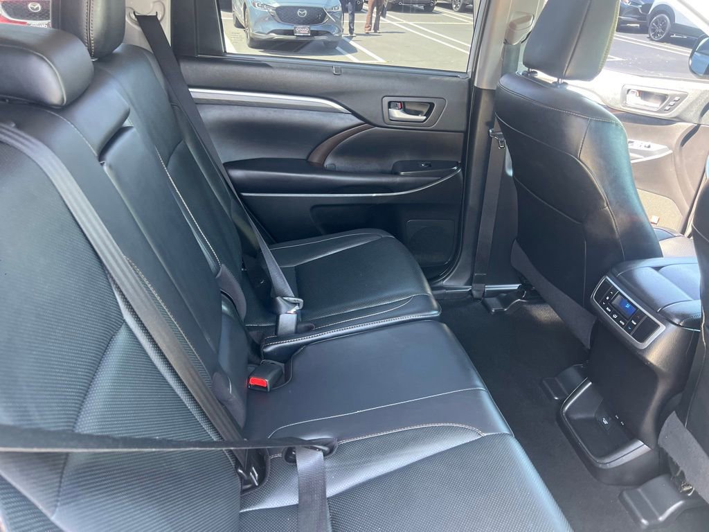 Used 2019 Toyota Highlander Limited FWD image 29