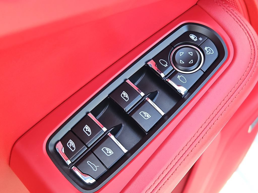 Used 2020 Porsche Macan GTS AWD/4WD image 31