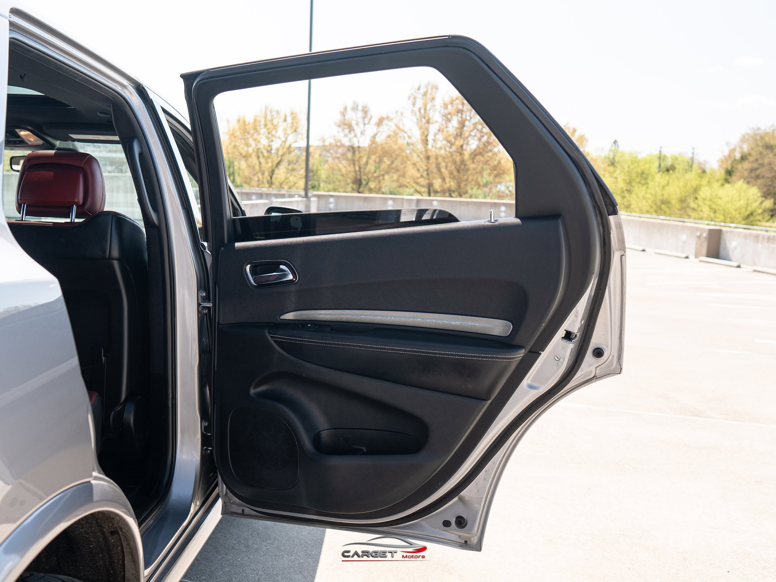 Used 2018 Dodge Durango SRT w/ Technology Group AWD/4WD image 47