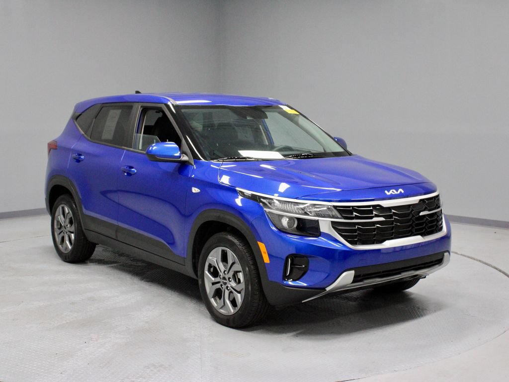 Used 2024 Kia Seltos LX AWD/4WD image 1