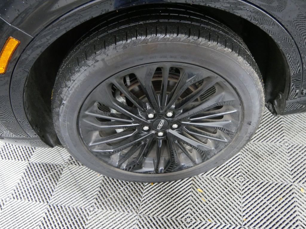 Used 2023 Lincoln Corsair Reserve w/ Jet Appearance Package image 9