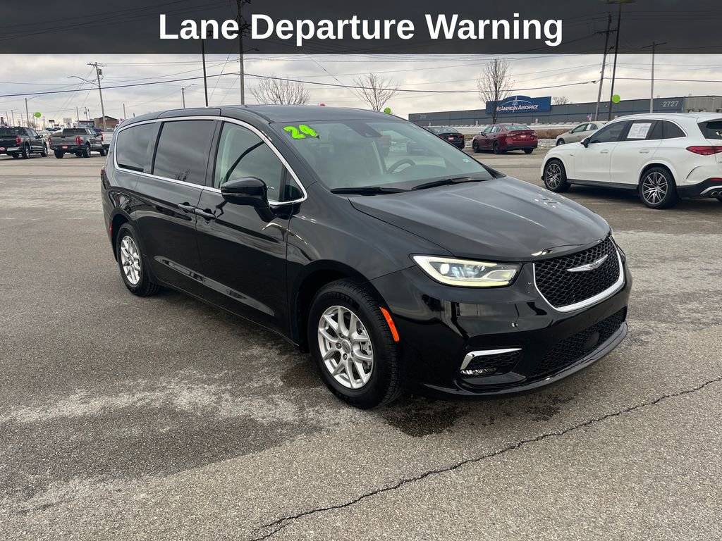 Used 2024 Chrysler Pacifica Touring-L image 9