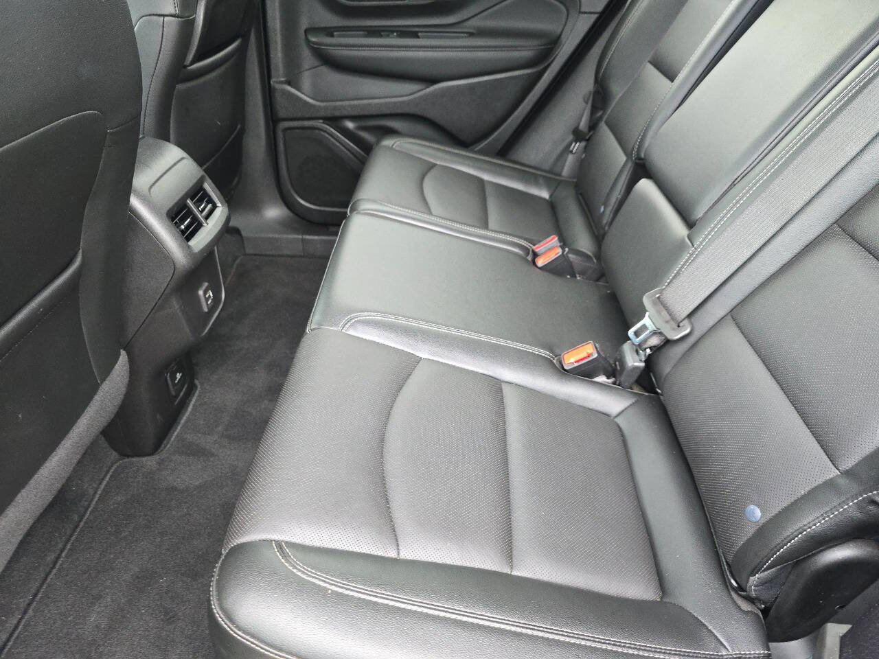 Used 2023 GMC Terrain SLT image 29