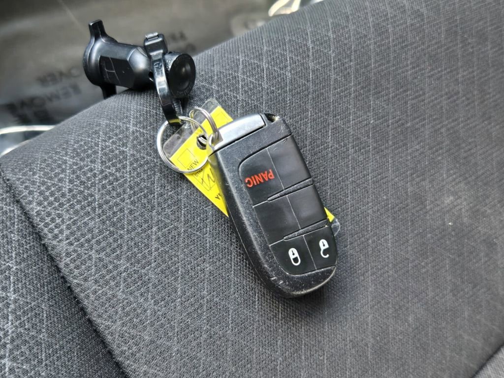 Used 2021 Jeep Grand Cherokee Laredo image 18