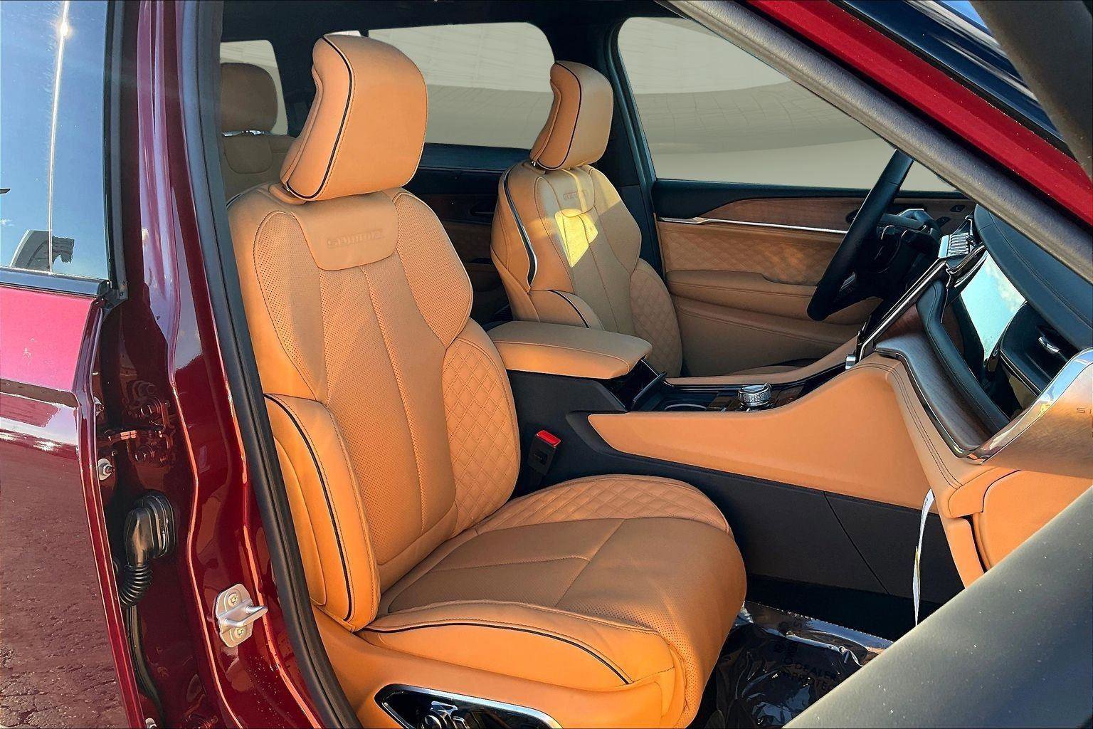 New 2025 Jeep Grand Cherokee Summit image 11