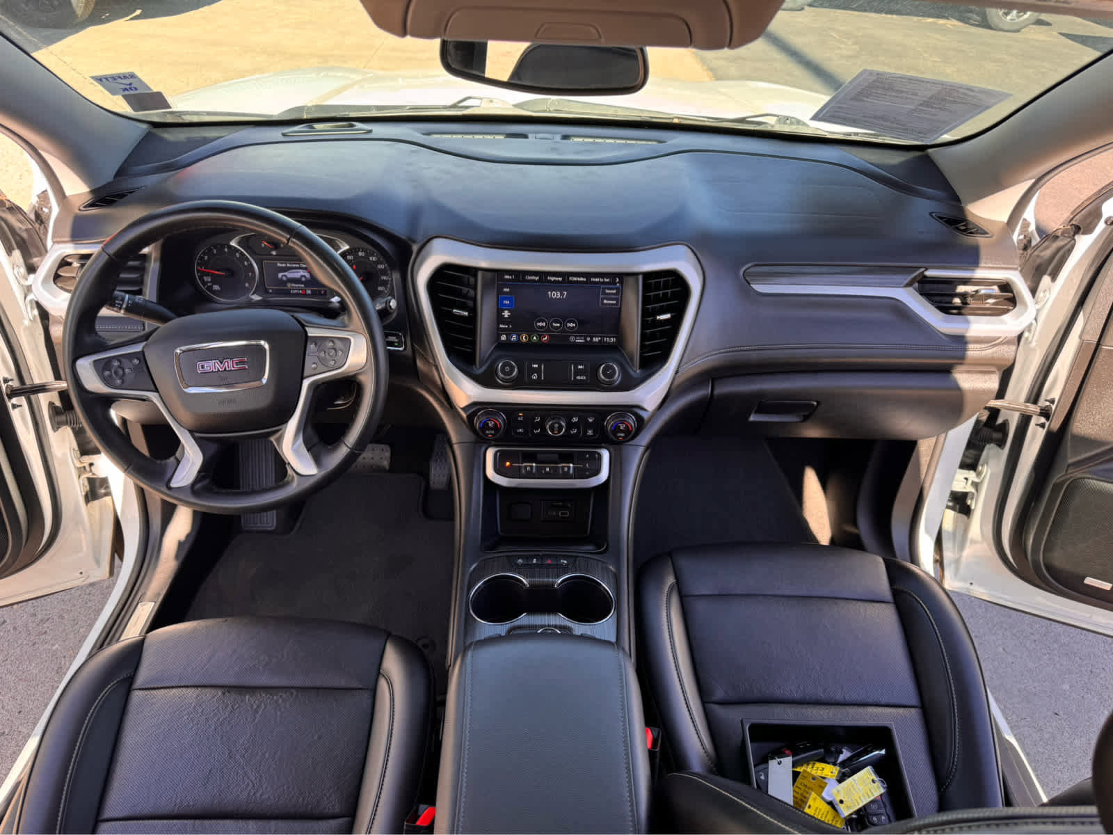 Used 2023 GMC Acadia SLT image 14