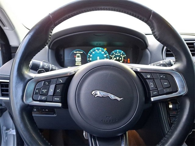 Used 2017 Jaguar F-PACE R-Sport image 21