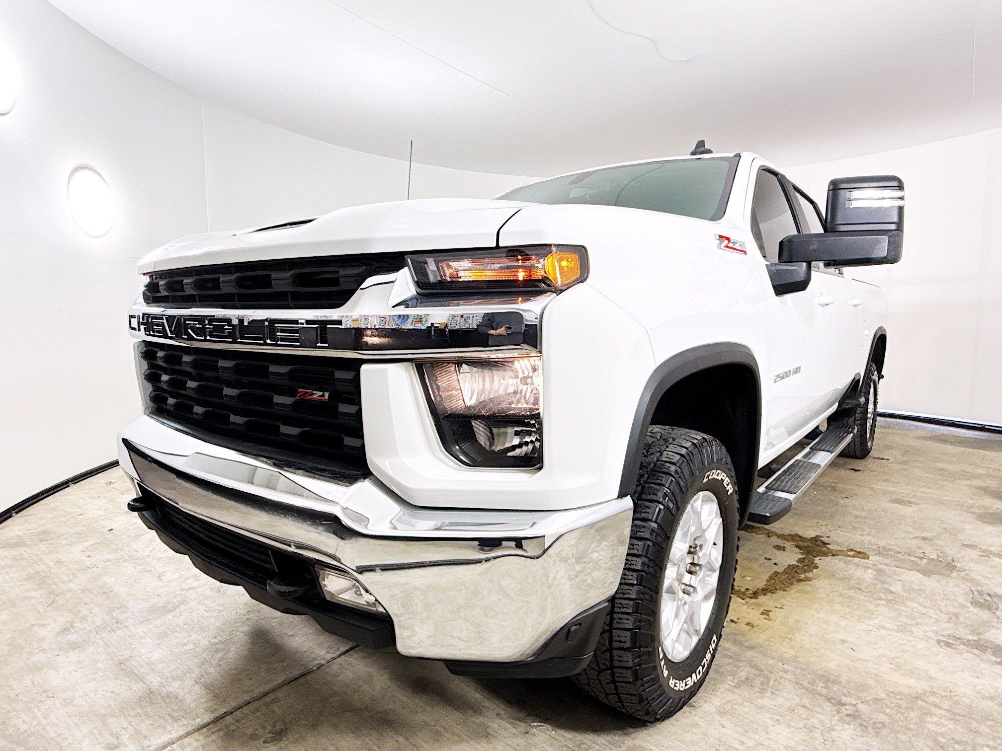 Used 2022 Chevrolet Silverado 2500 LT w/ Convenience Package AWD/4WD image 3