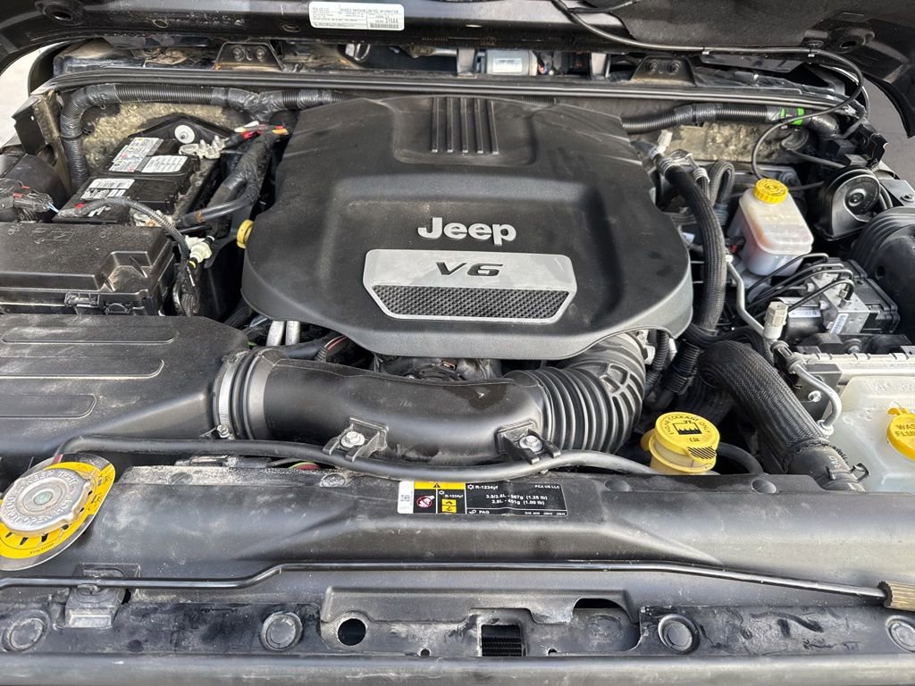 Used 2018 Jeep Wrangler Unlimited Sahara w/ Connectivity Group image 28