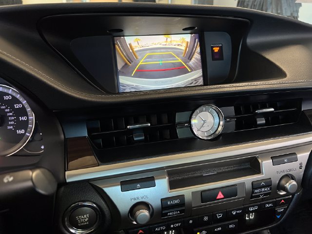 Used 2018 Lexus ES 350 w/ Luxury Package w/Wood Trim FWD image 24