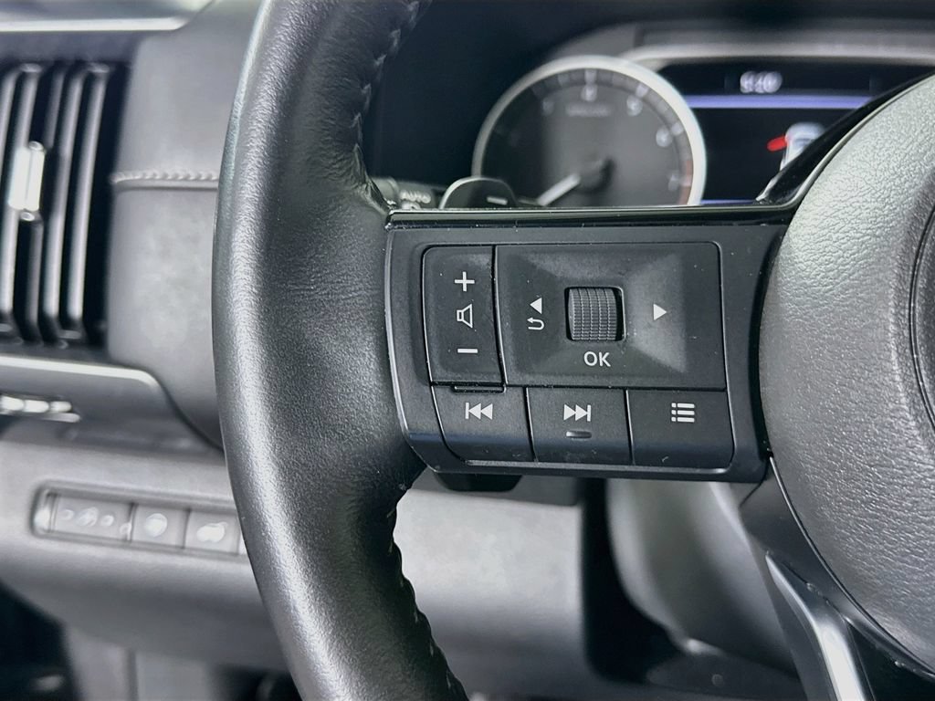 Used 2022 Nissan Pathfinder SL AWD/4WD image 21
