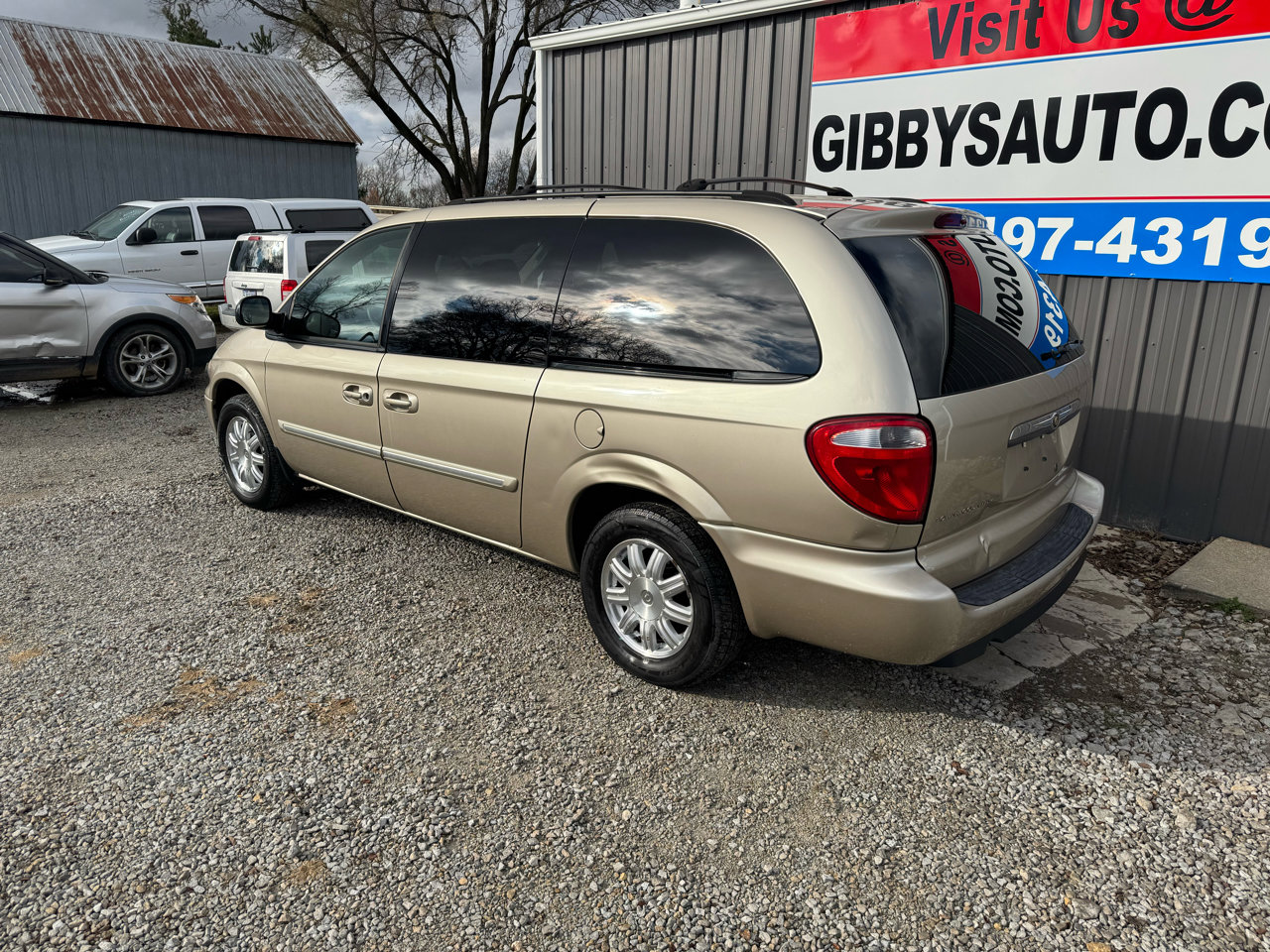Used 2006 Chrysler Town & Country Touring image 2