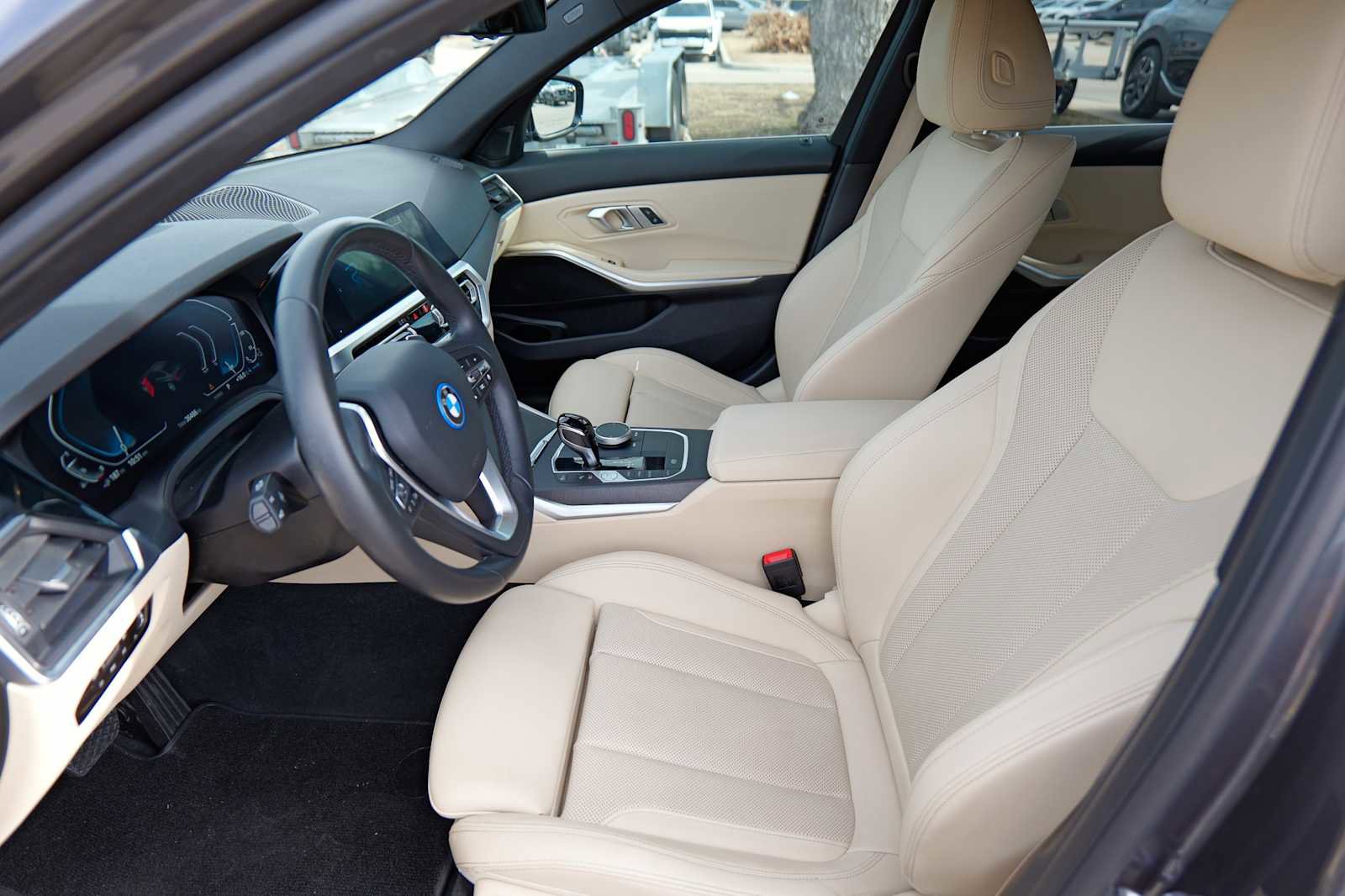 Used 2022 BMW 330e w/ Driving Assistance Package image 10