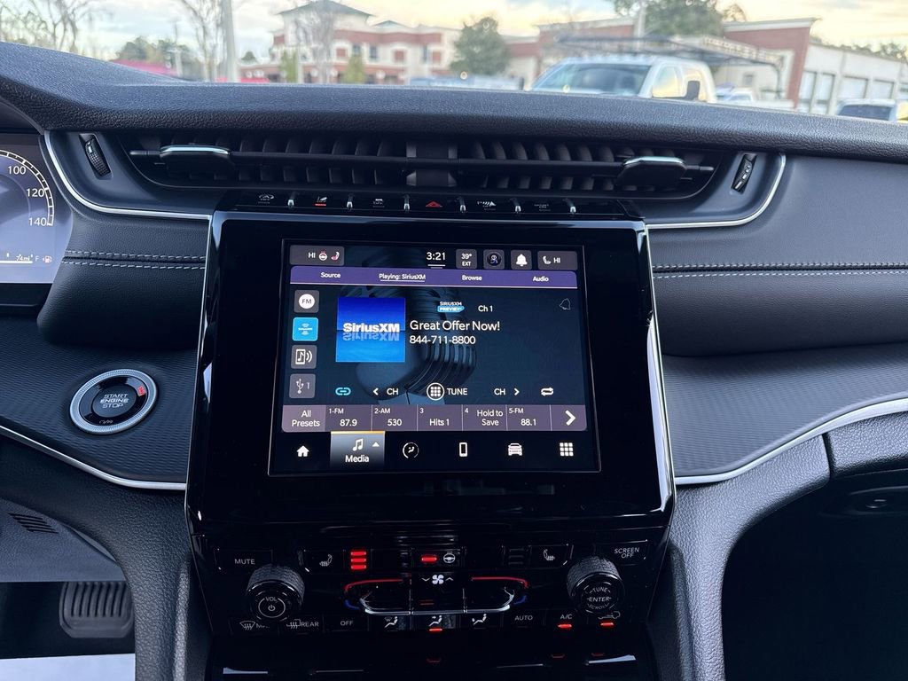 New 2025 Jeep Grand Cherokee Altitude image 21