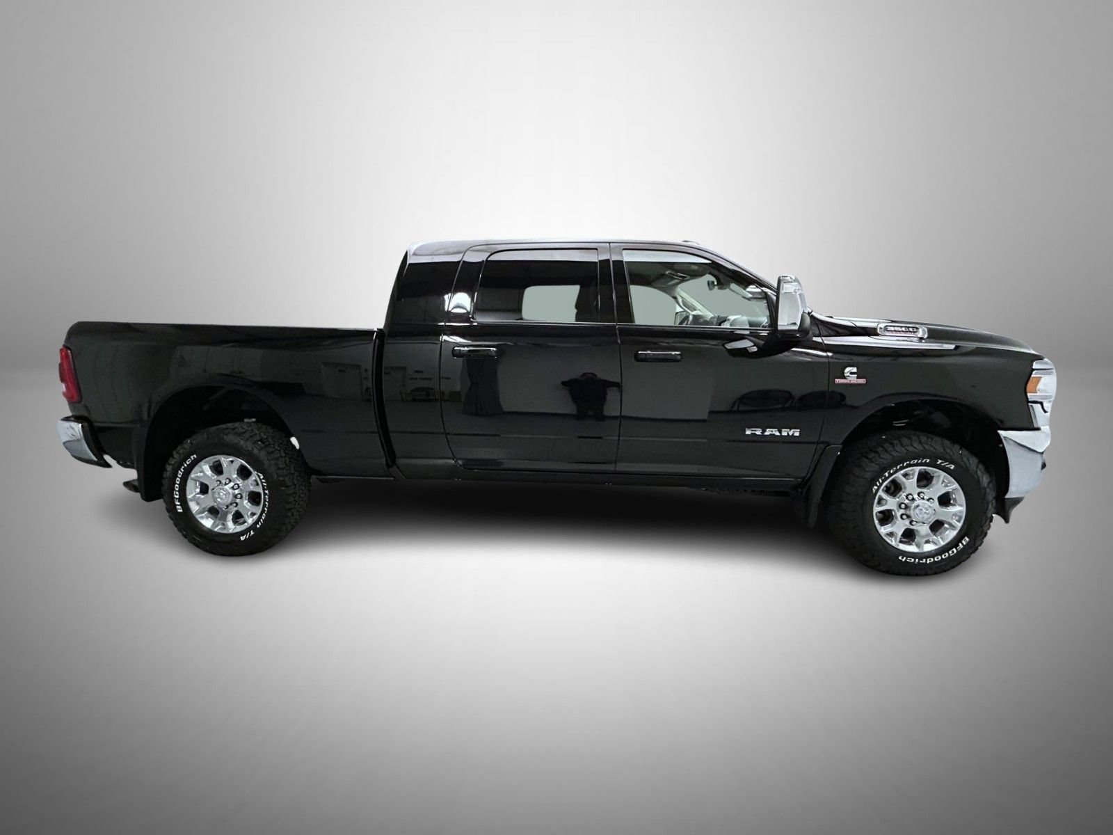 Used 2024 RAM 3500 Laramie AWD/4WD image 4