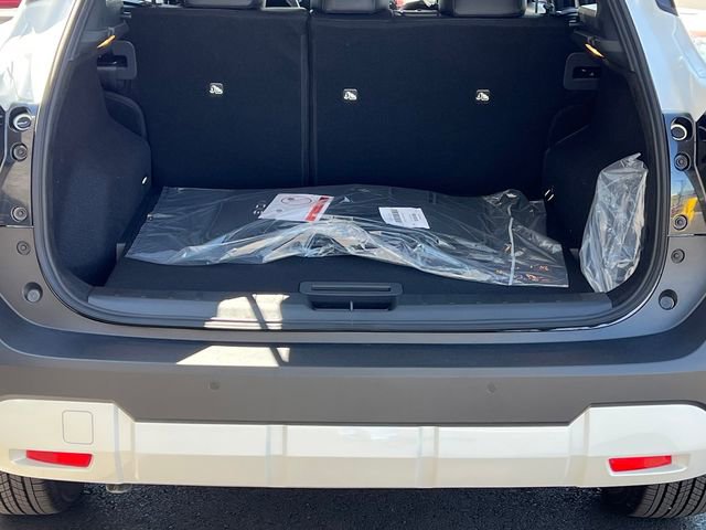 New 2026 Nissan Kicks SR image 4