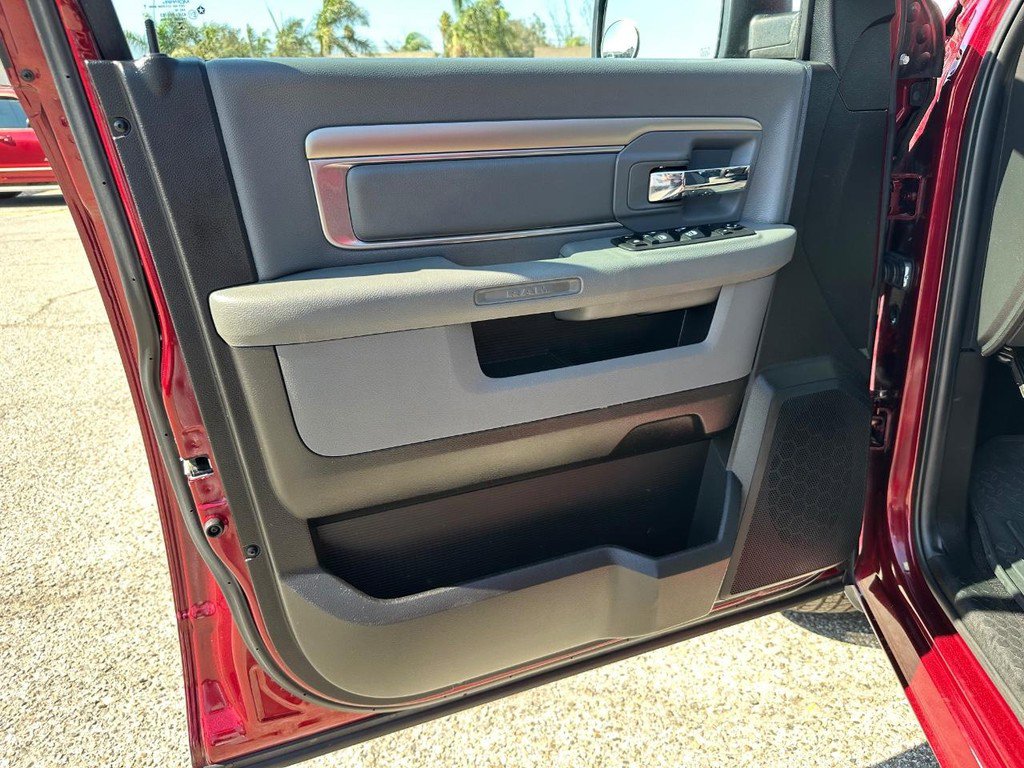 Used 2019 RAM 1500 Classic SLT image 15