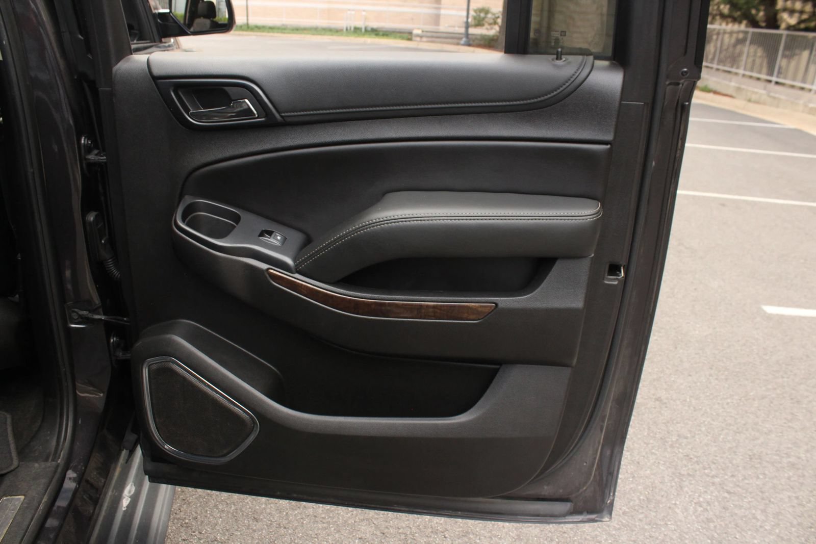 Used 2018 Chevrolet Suburban LT AWD/4WD image 25