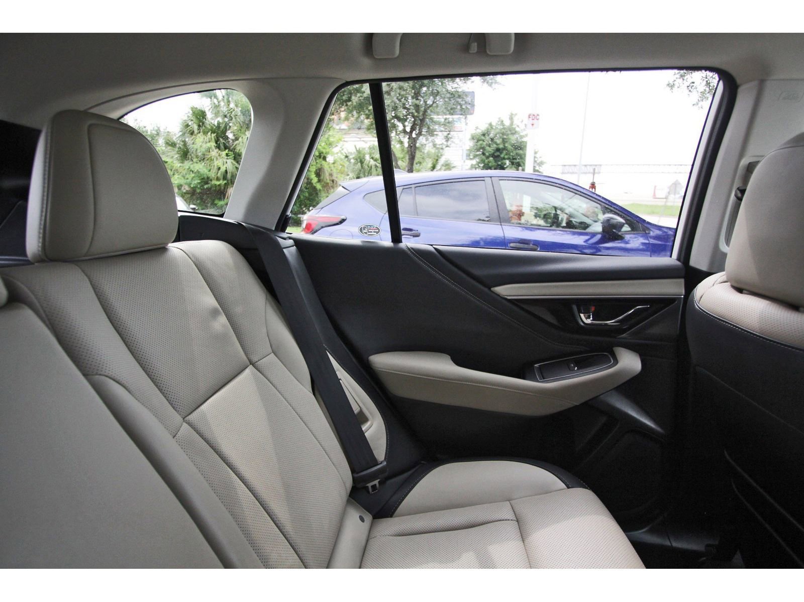 Certified 2025 Subaru Outback Limited AWD/4WD image 12