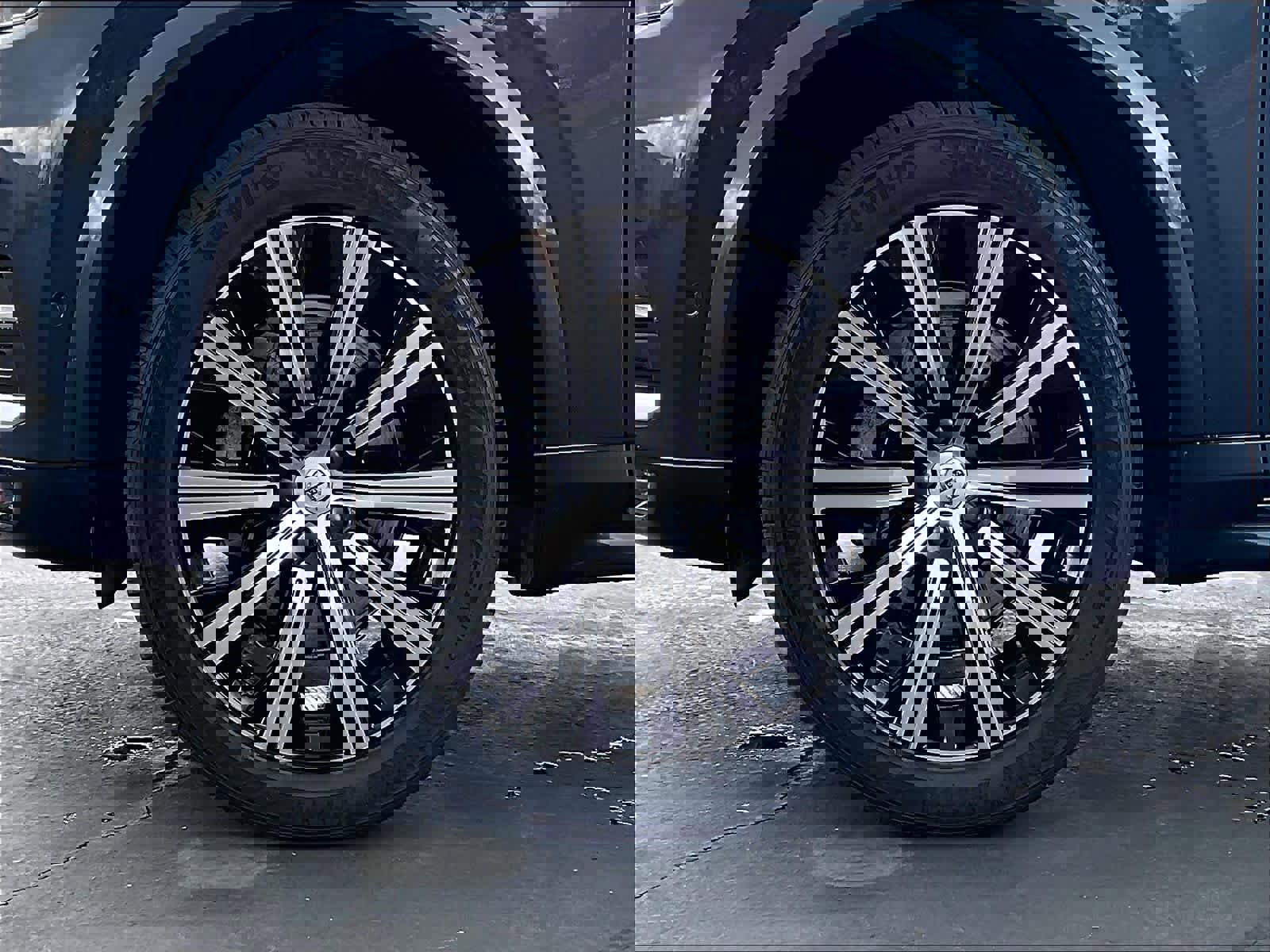 Used 2023 Volvo XC90 B6 Plus w/ Protection Package Premier image 12