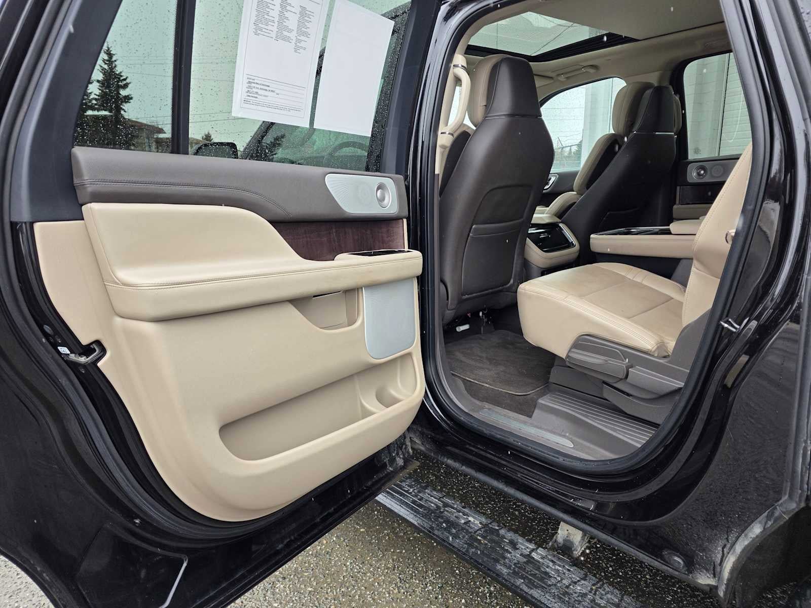 Used 2022 Lincoln Navigator L Reserve AWD/4WD image 17