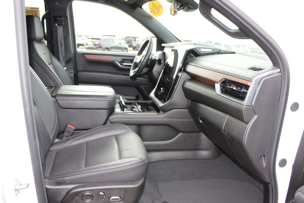 Used 2025 GMC Yukon Denali image 32