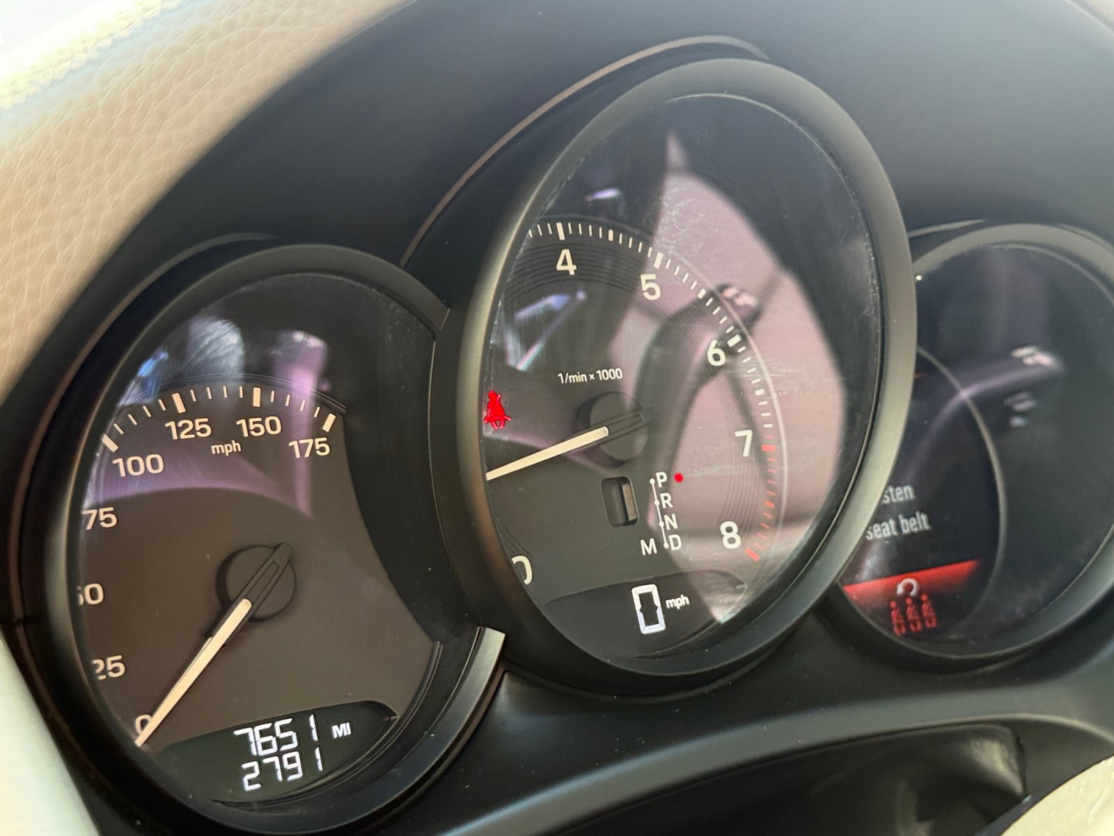 Used 2025 Porsche Macan AWD/4WD image 17