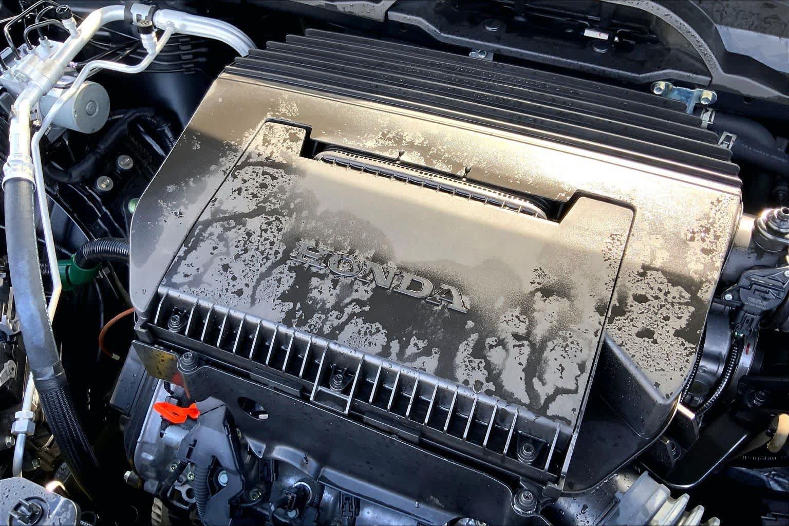 Used 2025 Honda Pilot Sport image 32
