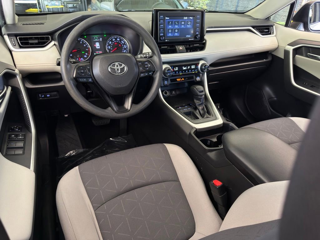 Used 2021 Toyota RAV4 XLE FWD image 11