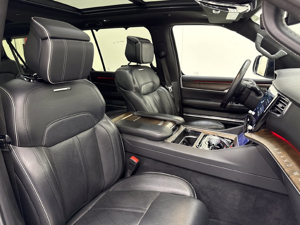Used 2023 Jeep Grand Wagoneer L Series II AWD/4WD image 34