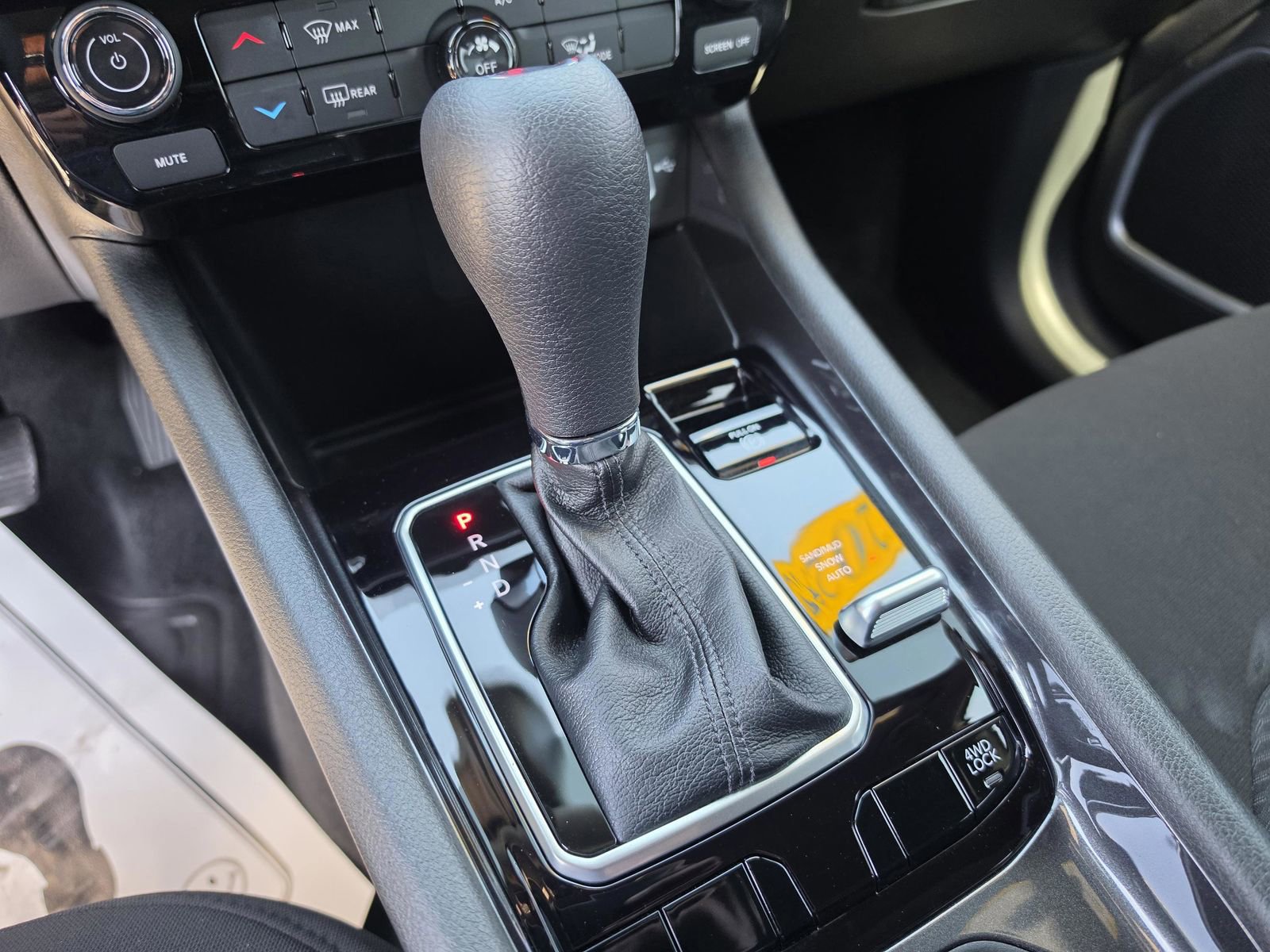 Used 2025 Jeep Compass Sport image 26