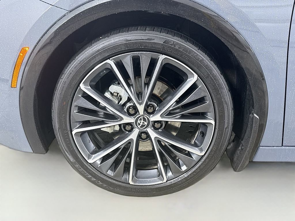 Used 2024 Toyota Prius XLE AWD/4WD image 32