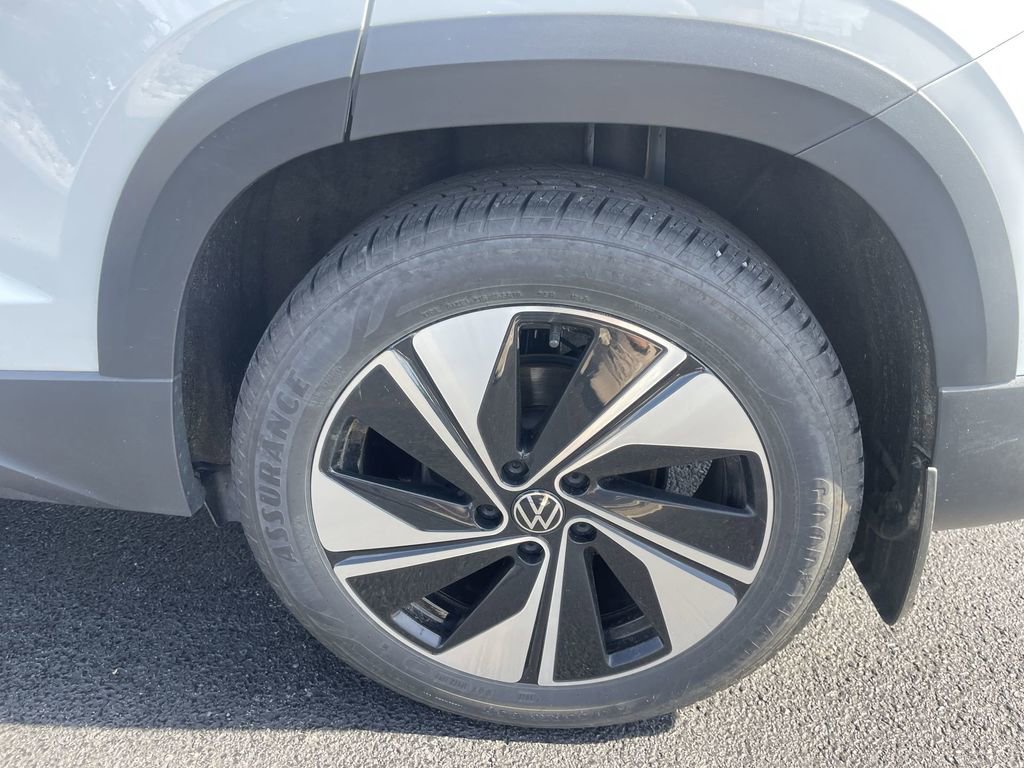 Certified 2024 Volkswagen Taos SE AWD/4WD image 8