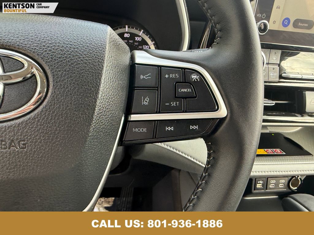 Used 2025 Toyota Highlander XLE image 18