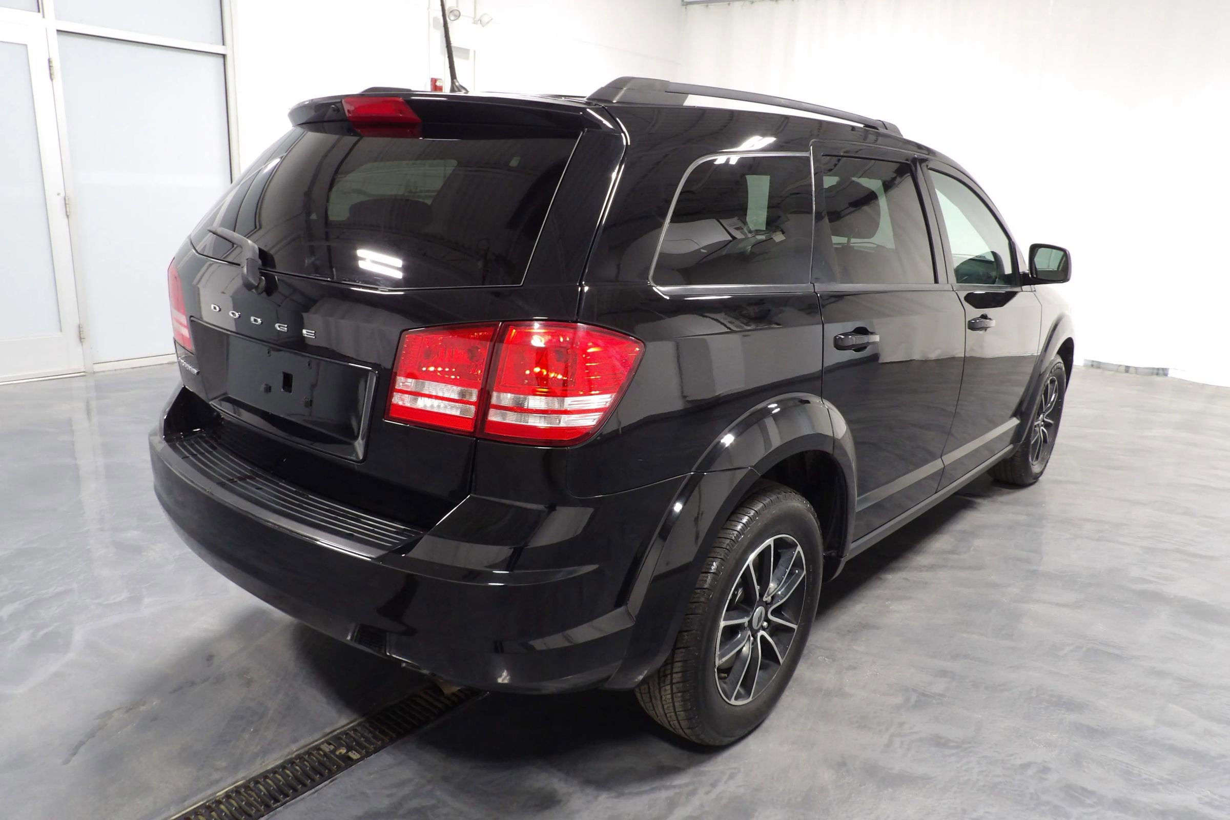 Used 2018 Dodge Journey SE w/ Blacktop Package image 4