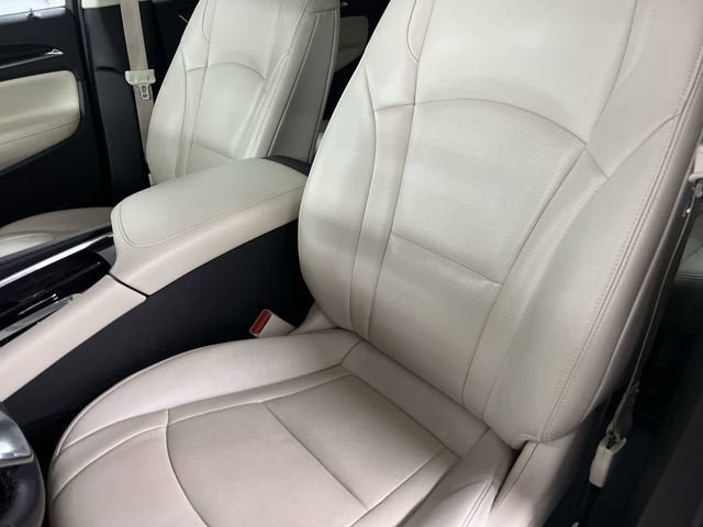 Certified 2022 Buick Enclave Essence w/ Sound and Sites Package AWD/4WD image 19