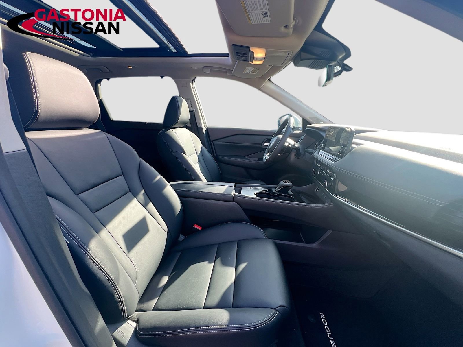 Used 2023 Nissan Rogue SL w/ SL Premium Package image 38