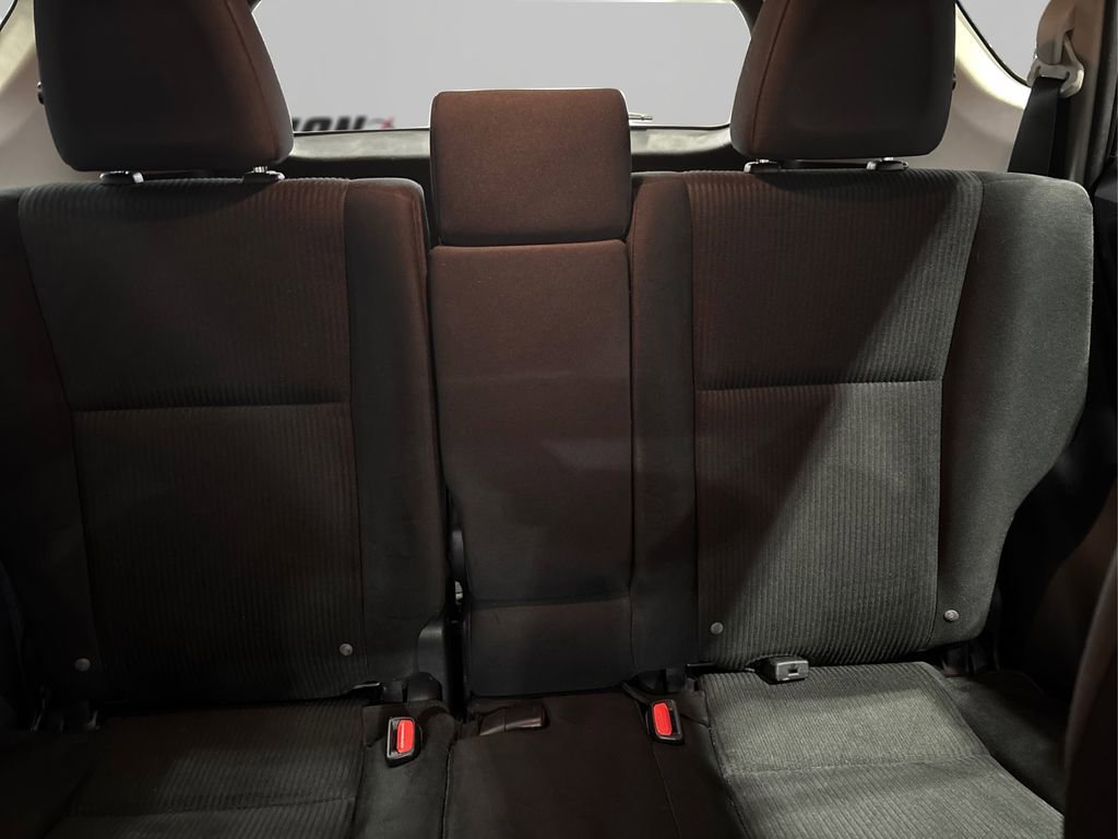 Used 2018 Toyota RAV4 LE image 18