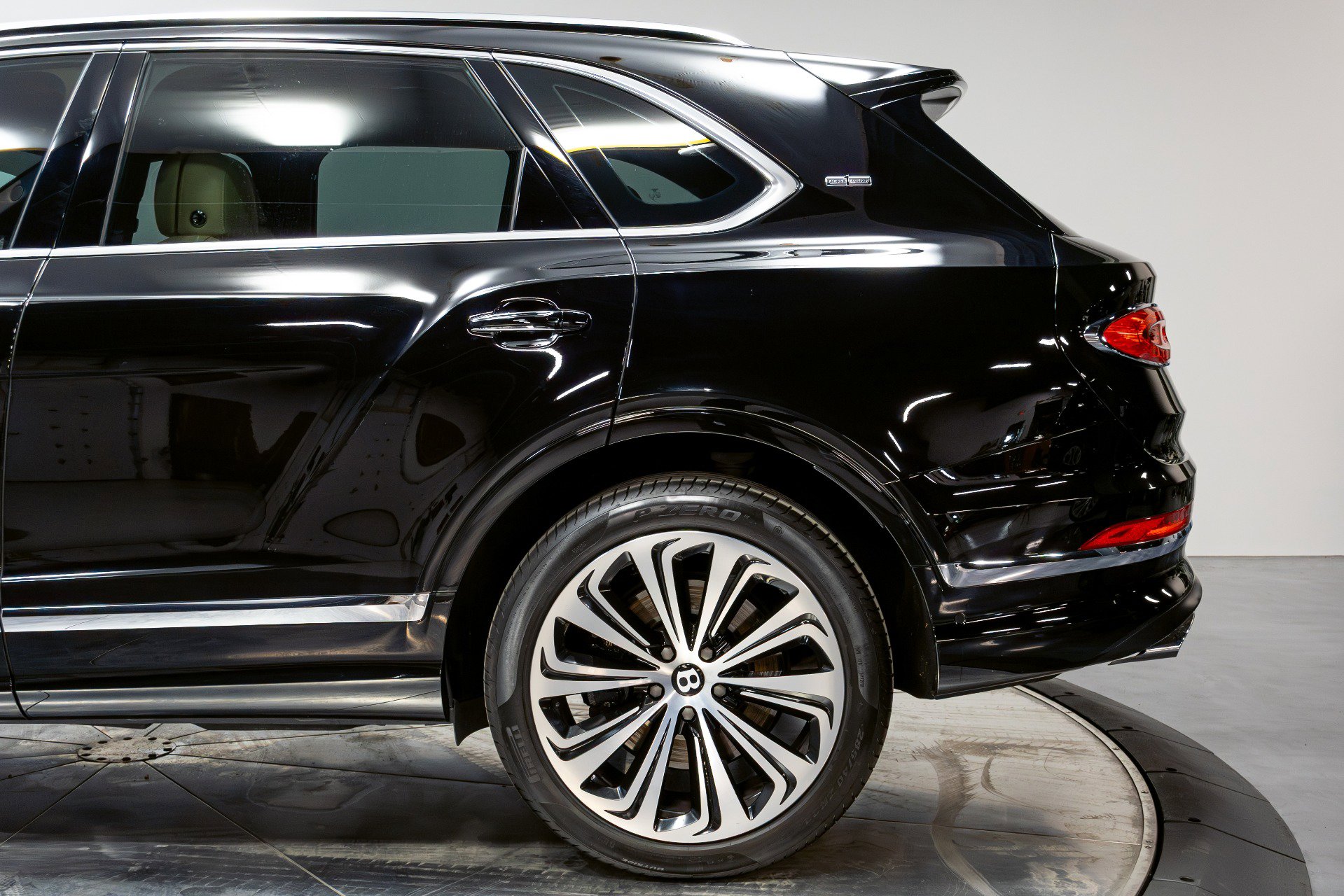 Used 2021 Bentley Bentayga w/ First Edition Specification AWD/4WD image 46