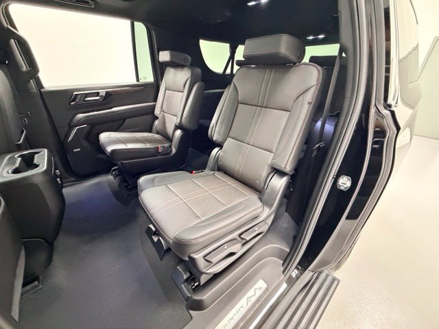 Certified 2026 Chevrolet Suburban High Country AWD/4WD image 24