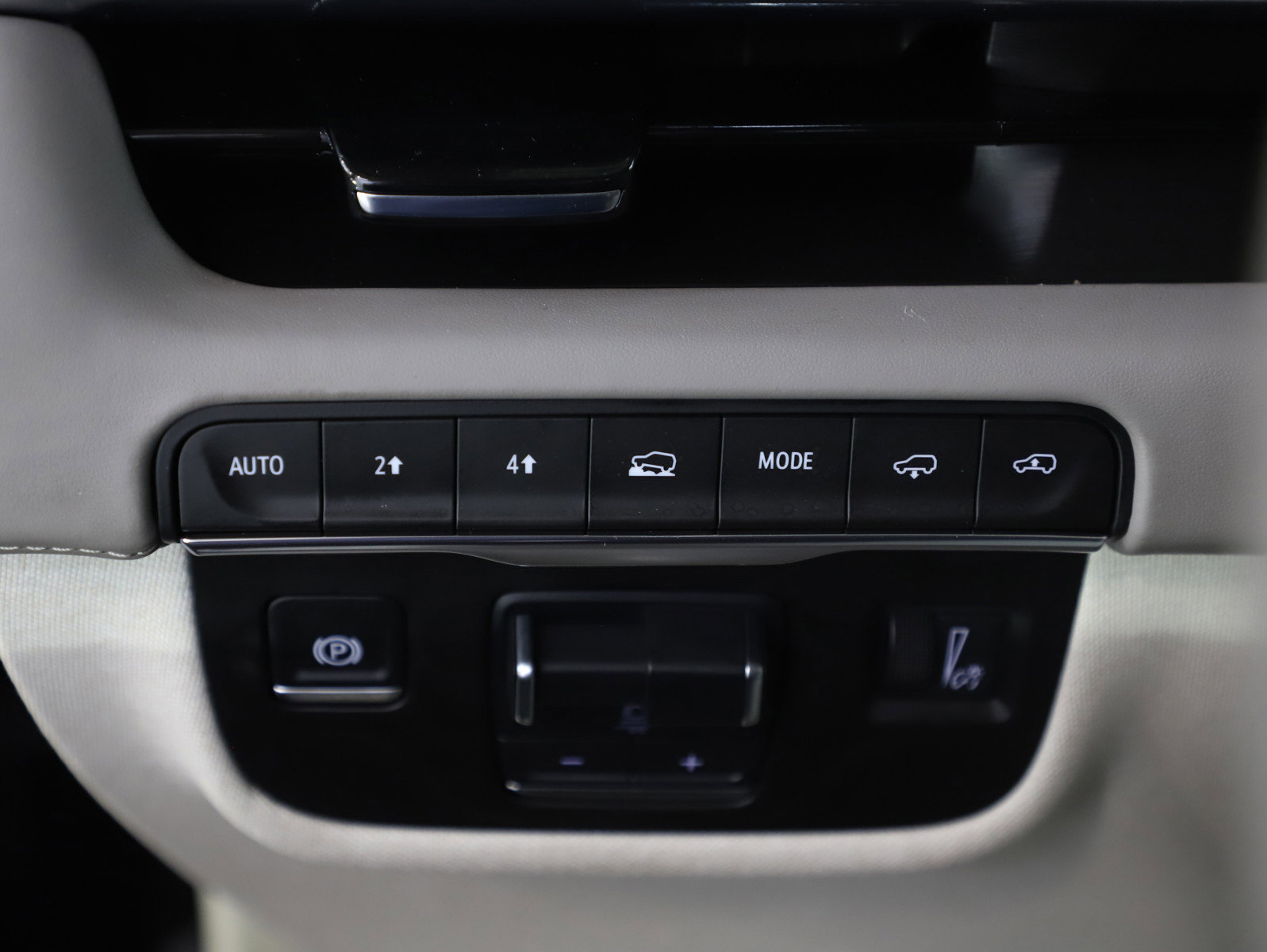 Used 2024 Cadillac Escalade ESV Sport Platinum w/ LPO, ONYX Package image 26