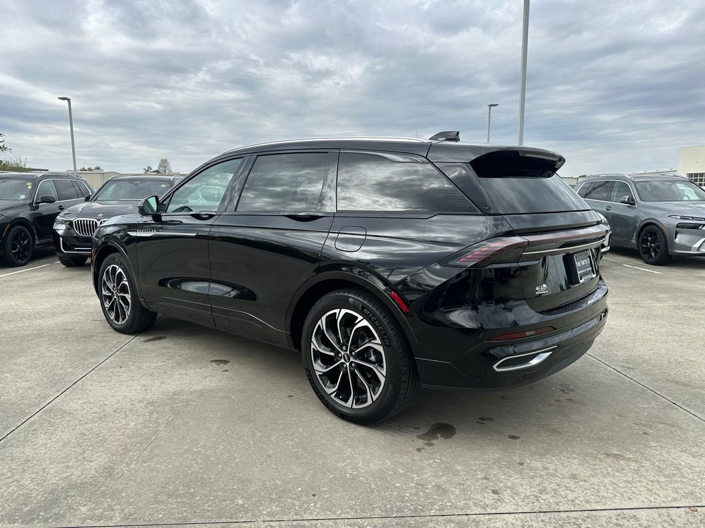 Used 2025 Lincoln Nautilus Reserve image 9