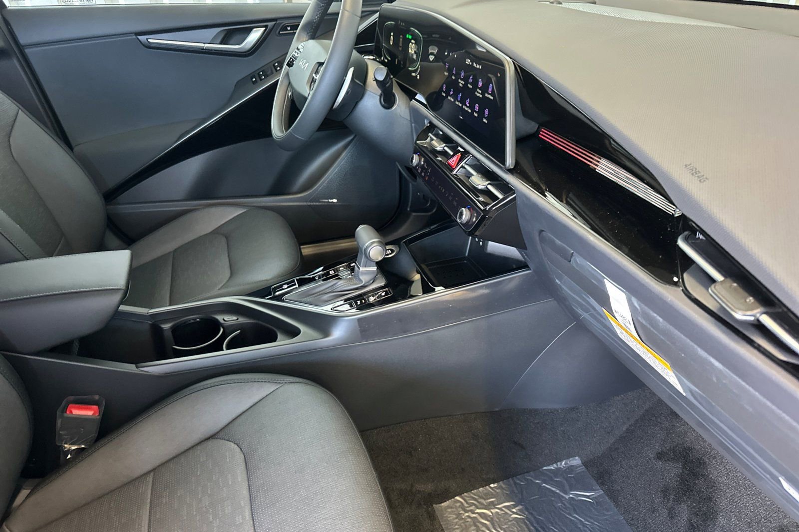 New 2026 Kia Niro FWD image 16