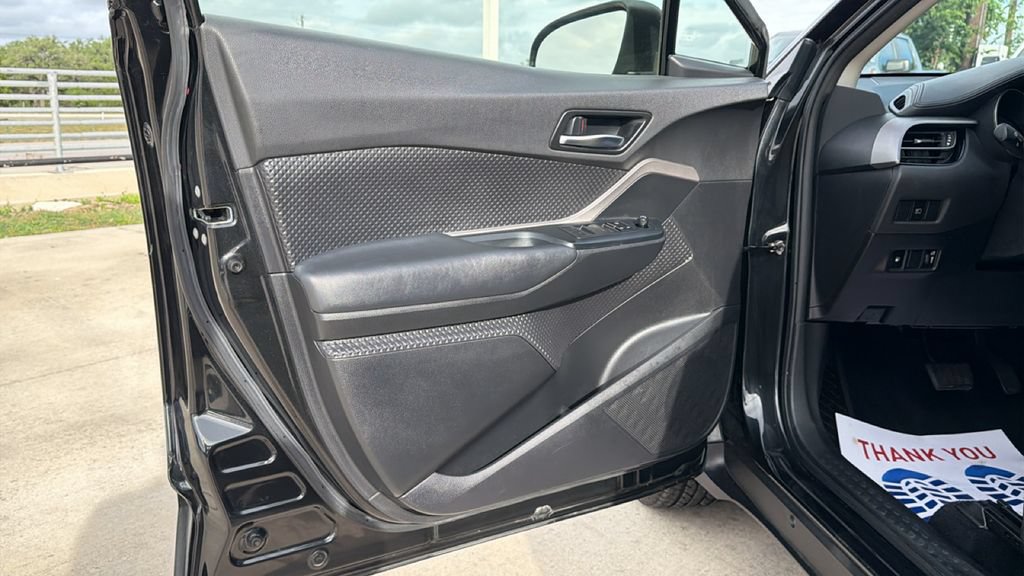 Used 2021 Toyota C-HR LE FWD image 10
