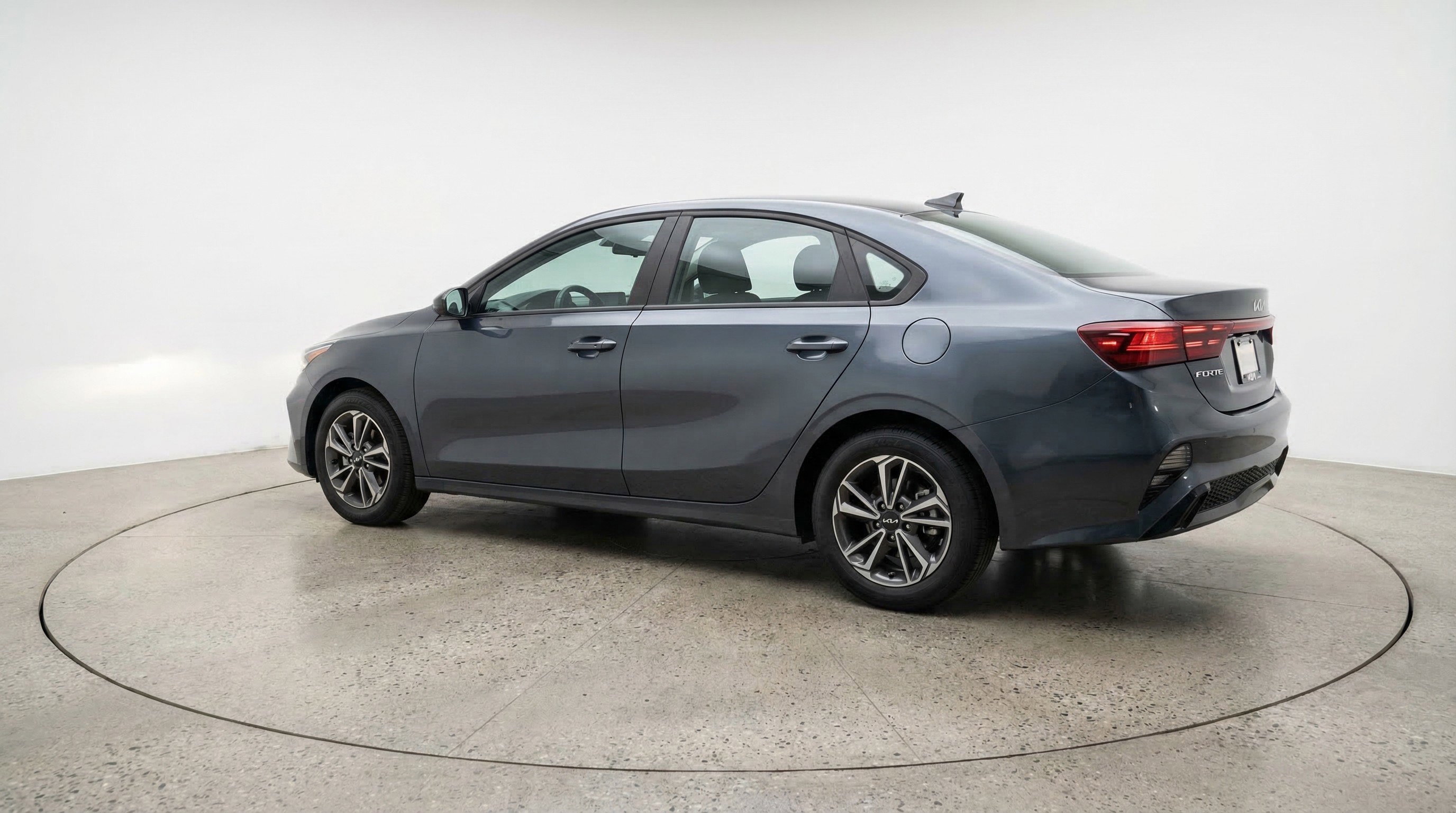 Used 2024 Kia Forte LXS image 6