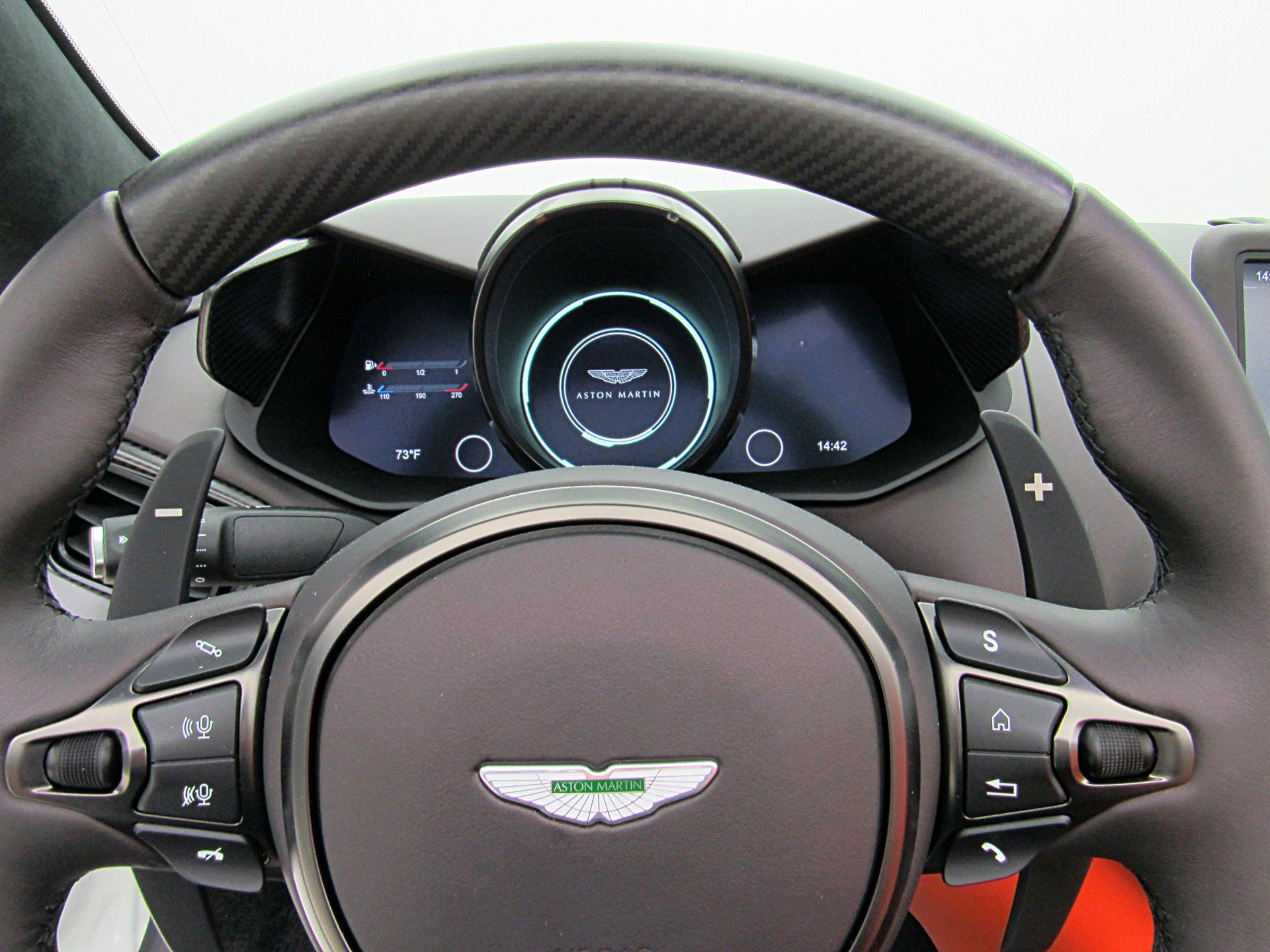 Used 2023 Aston Martin V8 Vantage Roadster RWD image 30