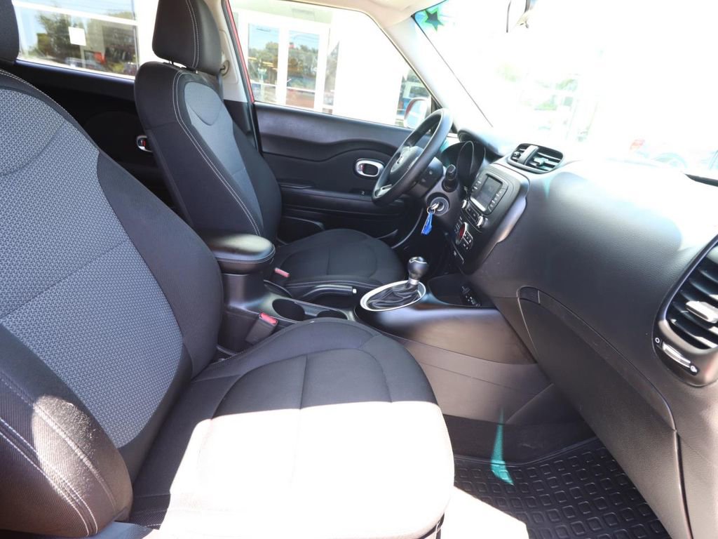 Used 2017 Kia Soul + image 12