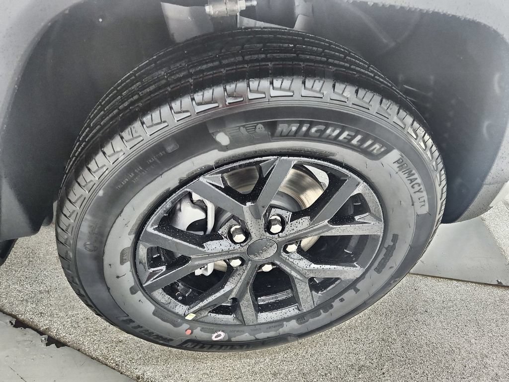 New 2026 Jeep Grand Cherokee Altitude AWD/4WD image 32