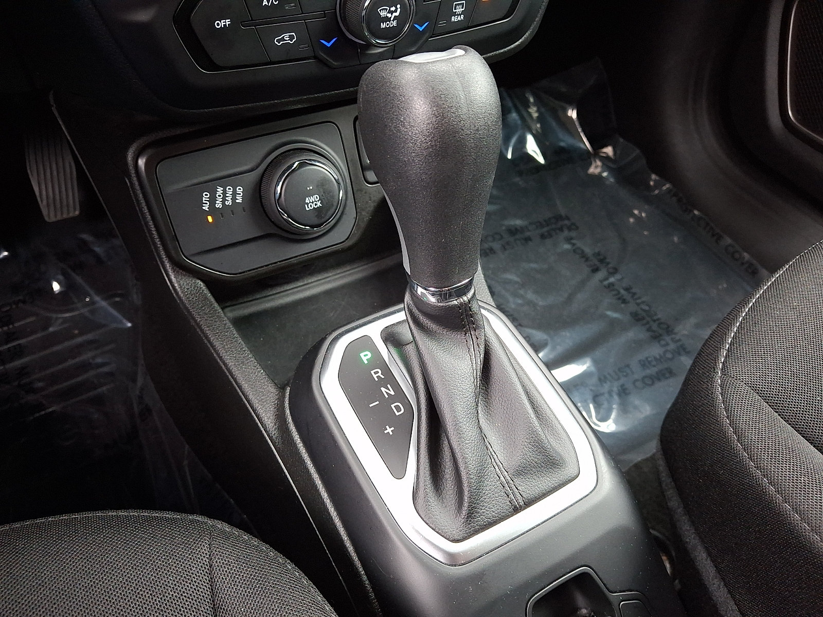 Used 2023 Jeep Renegade Latitude AWD/4WD image 14