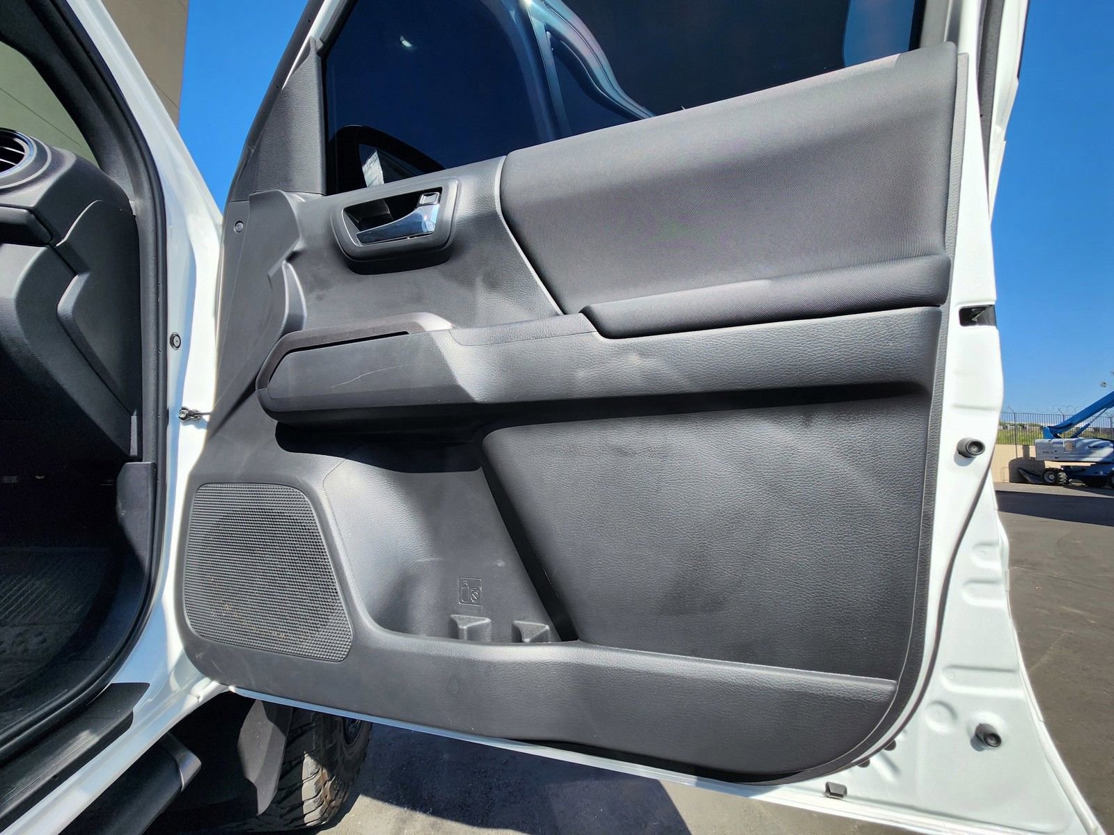 Used 2023 Toyota Tacoma TRD Sport w/ Black Out Package (TMS) image 23